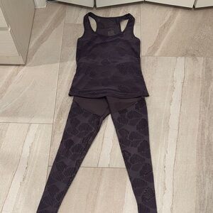 Onzie size XS workout set tank and leggings- offers welcomed!!!!